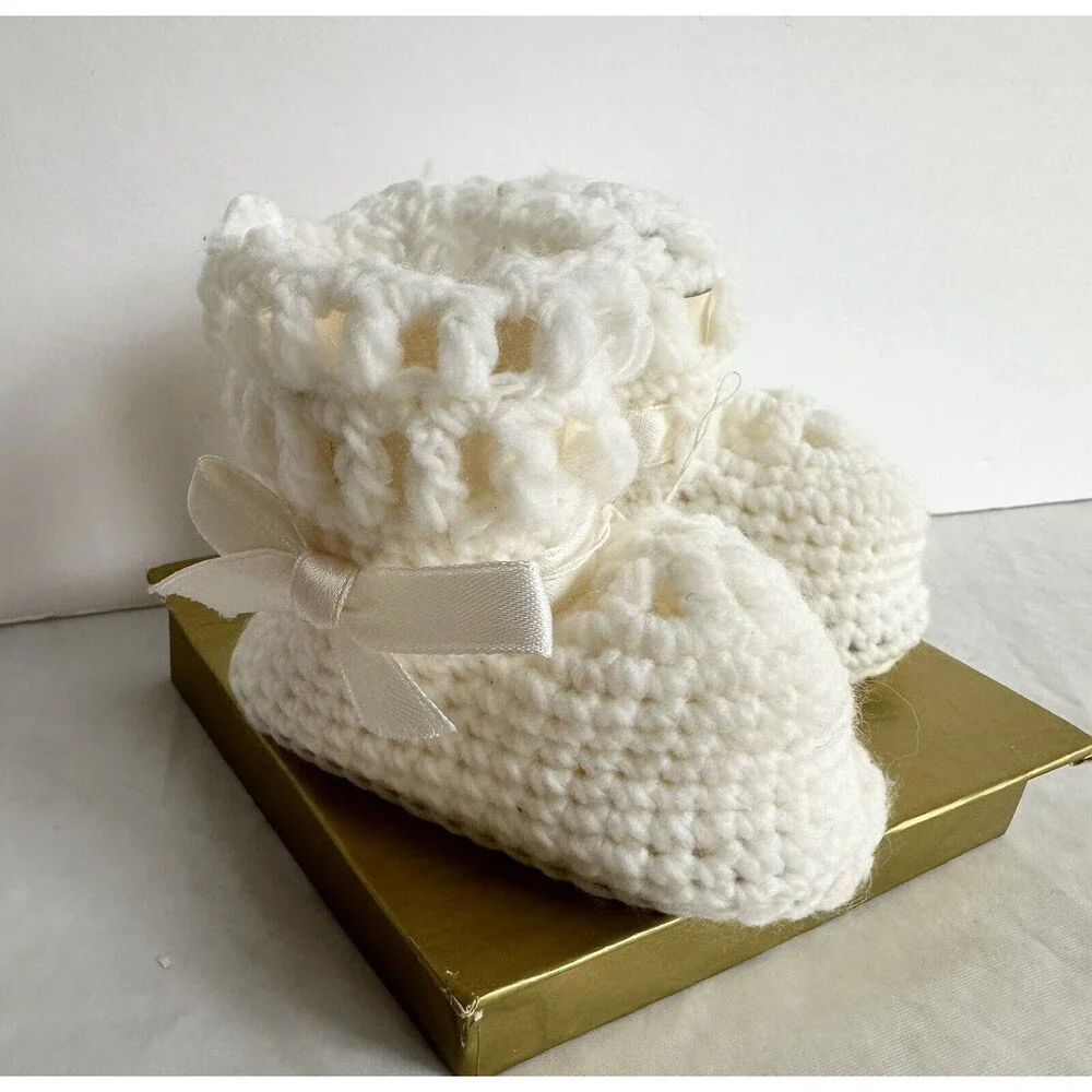 1960s Crocheted Knitted Baby Booties Shoes Infant White Bow Unisex NEW
